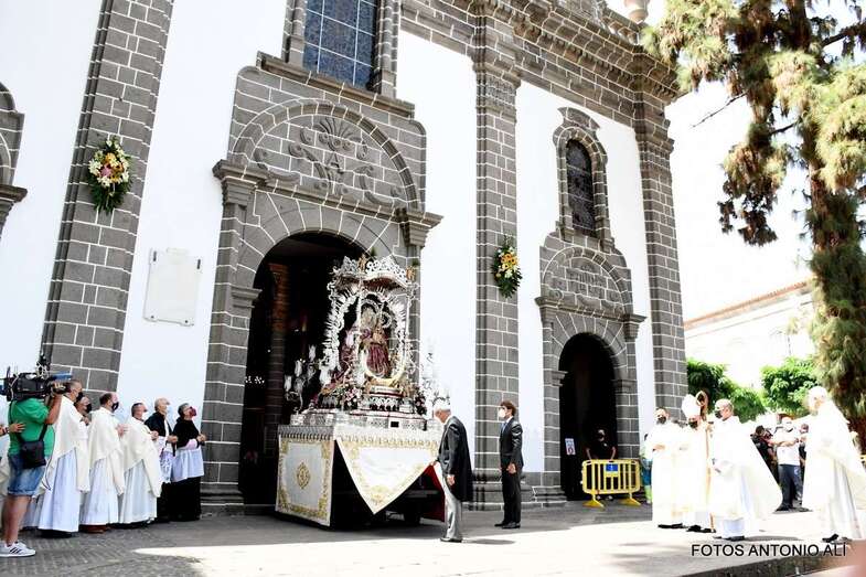 Momento de la salida del trono/Antonio Alí.